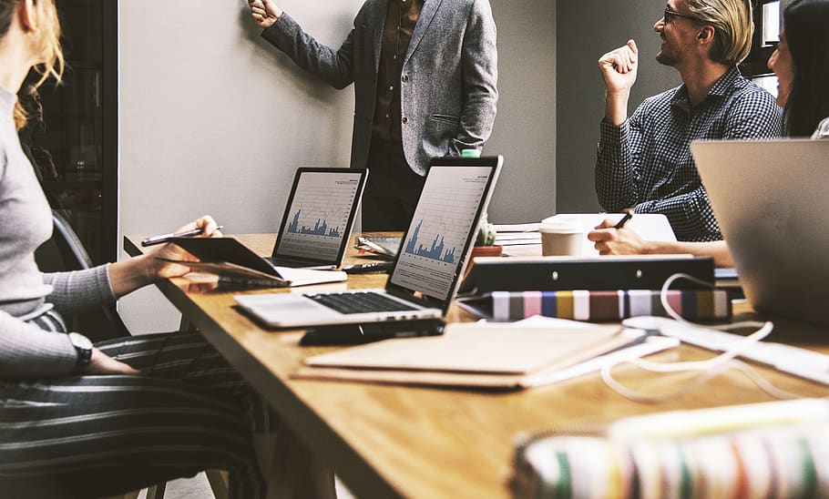 Implementar "horas de silencio" mejora la comunicación y el bienestar emocional de los empleados, reduciendo el estrés