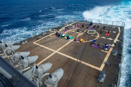 Mobile apps with mindfulness and meditation features are effective in reducing anxiety, especially when used alongside traditional therapy, but excessive screen time can increase stress