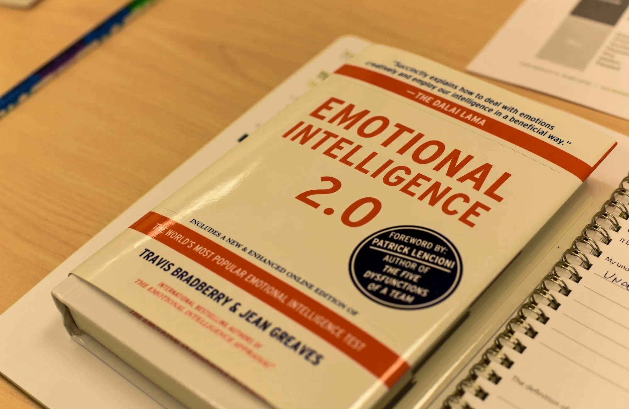 La inteligencia emocional es fundamental para que los estudiantes manejen los desafíos académicos al identificar y controlar sus emociones