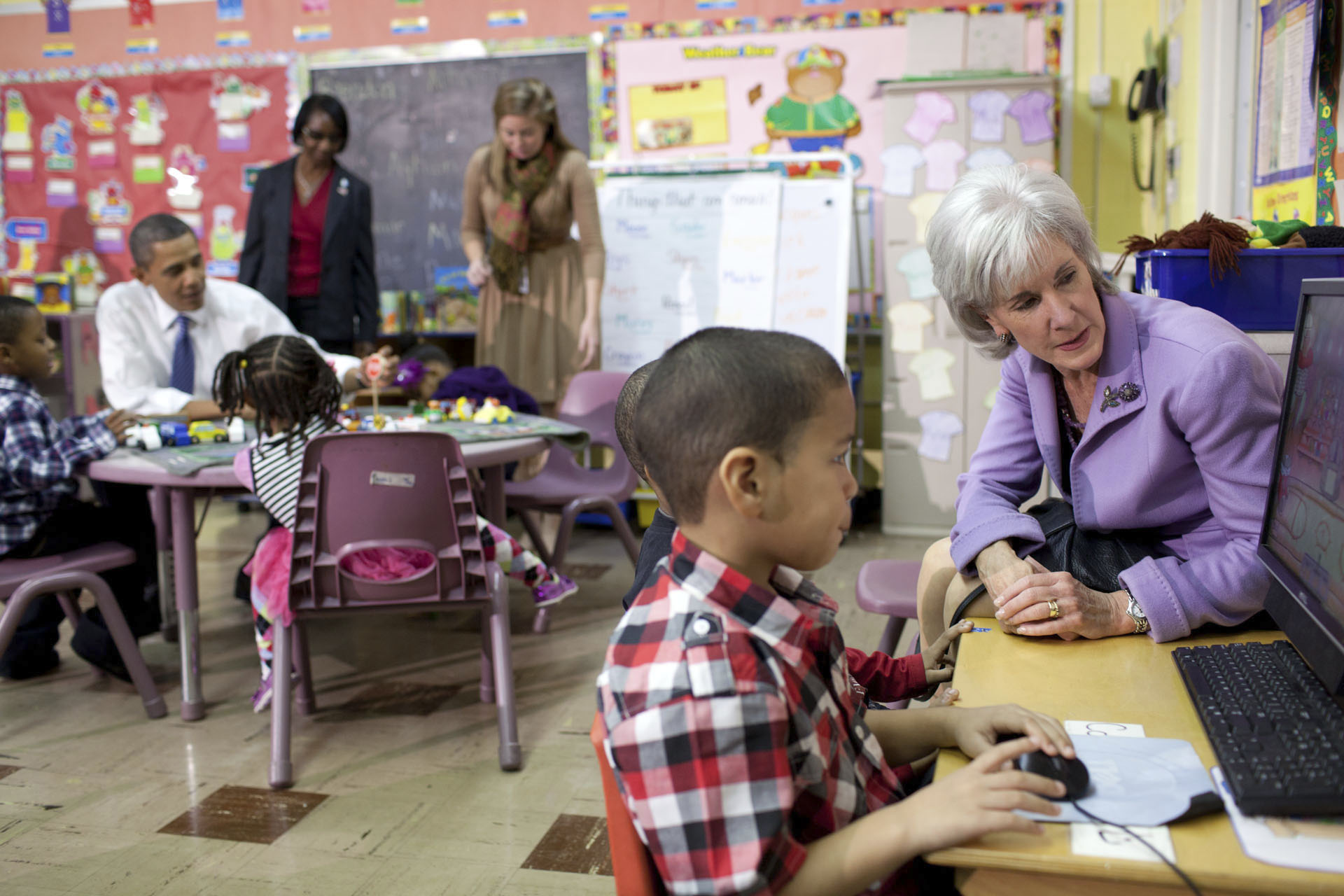 Overcoming challenges in personalized learning involves creating consistent learning paths and leveraging technology for flexible access and support