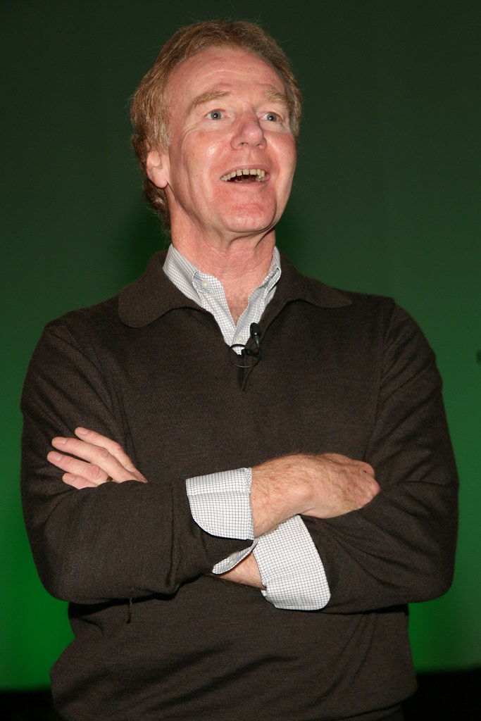 Peter Senge's concept of learning organizations emphasizes continuous adaptation and knowledge exchange to foster a culture of learning and innovation