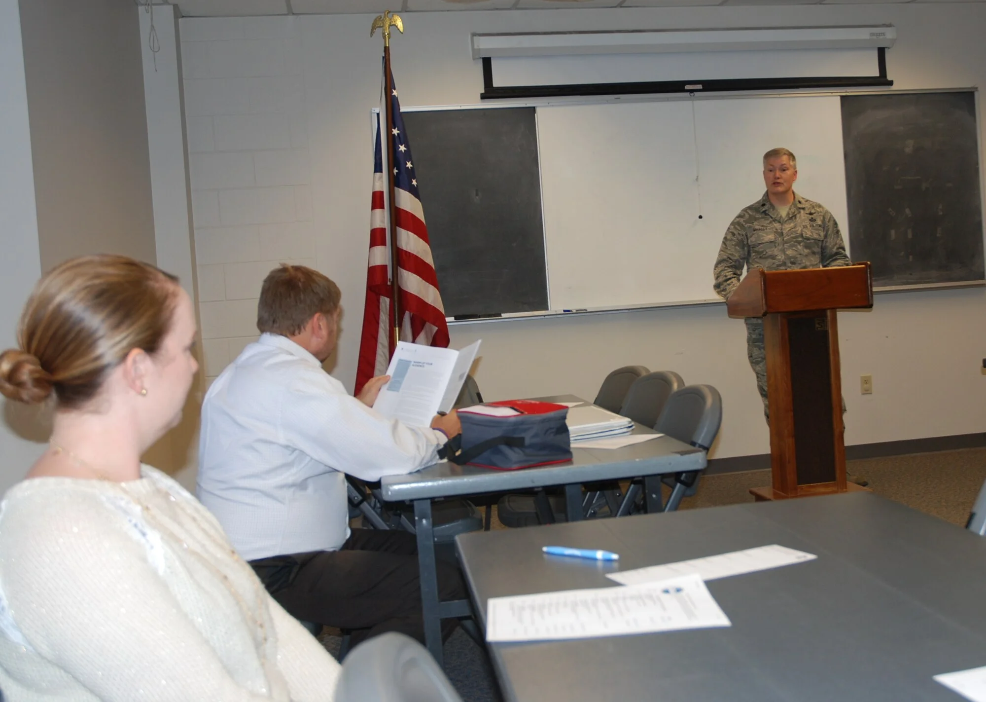 Effective communication from leaders enhances trust and motivation, though many employees feel goal explanations are insufficient