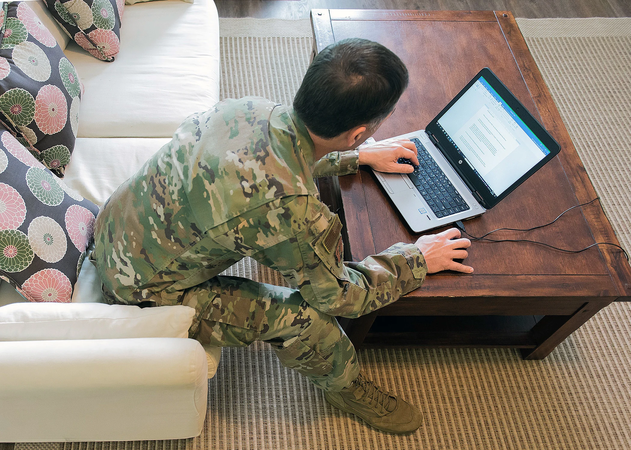 La sobrecarga laboral puede llevar a problemas de salud mental y física, afectando el bienestar general y la calidad de vida
