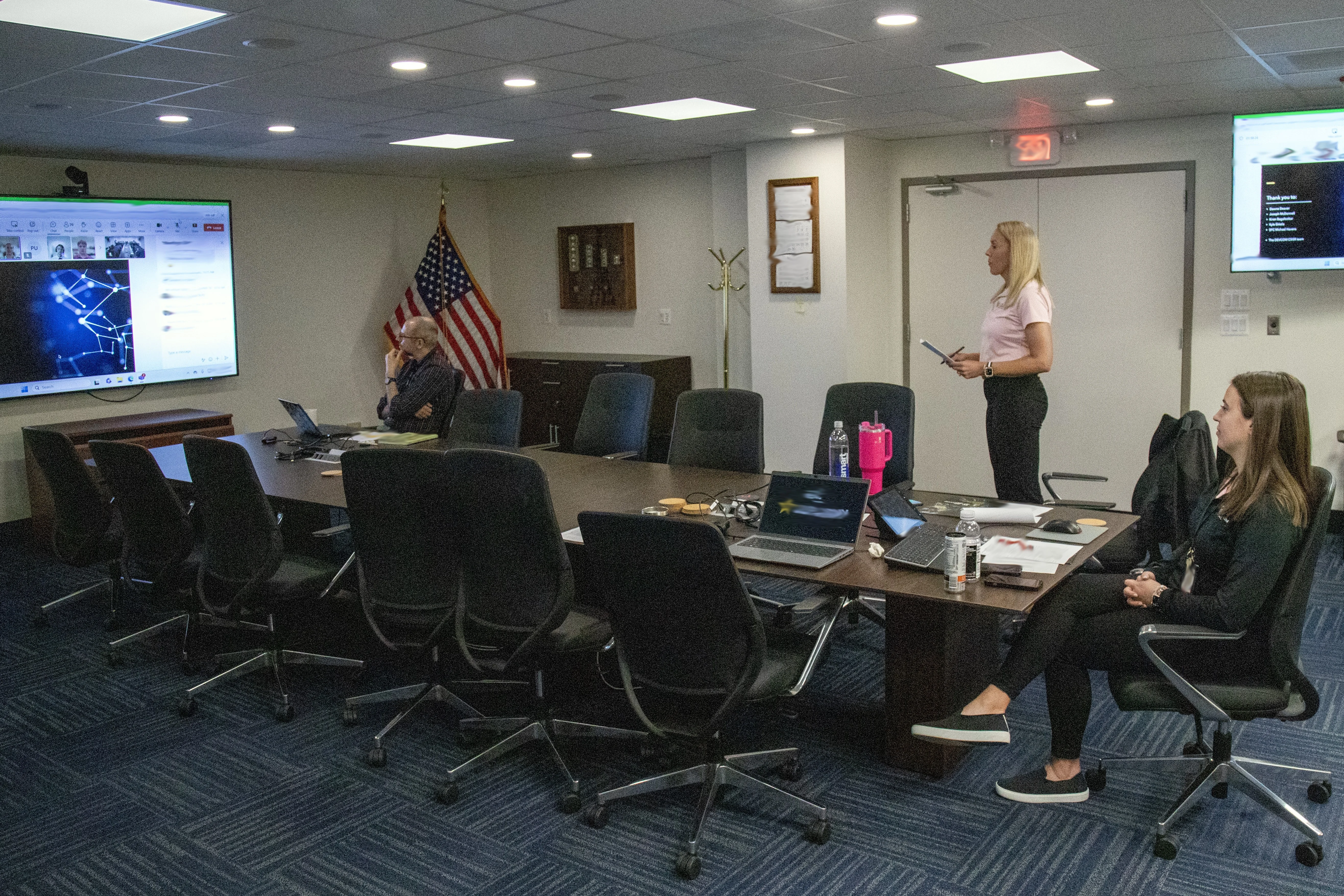 La implementación de programas de reconocimiento y mentoría en una empresa puede reducir significativamente la rotación de personal y aumentar la productividad