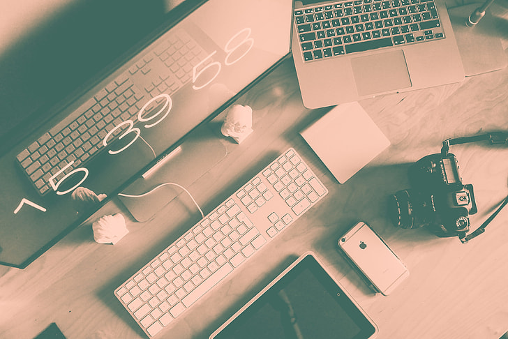 En el entorno laboral, los objetivos SMART proporcionan claridad, motivación y eficiencia mediante metas bien definidas y medibles