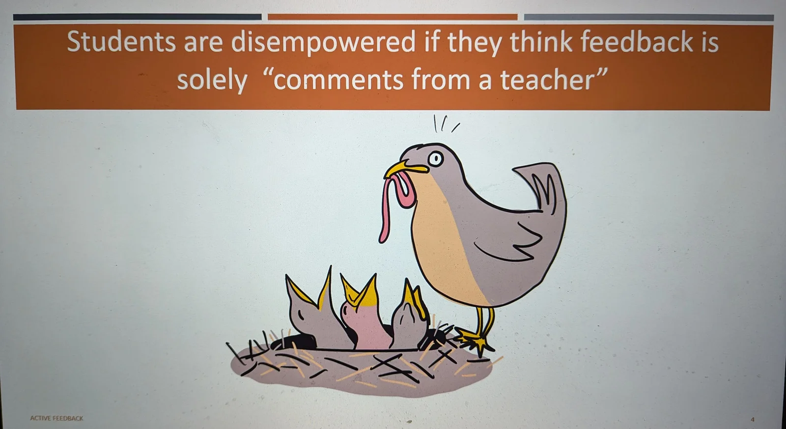 Lehrkräfte spielen eine entscheidende Rolle als Moderatoren und Unterstützer, indem sie klare Bewertungsmaßstäbe setzen und eine konstruktive Feedbackkultur fördern