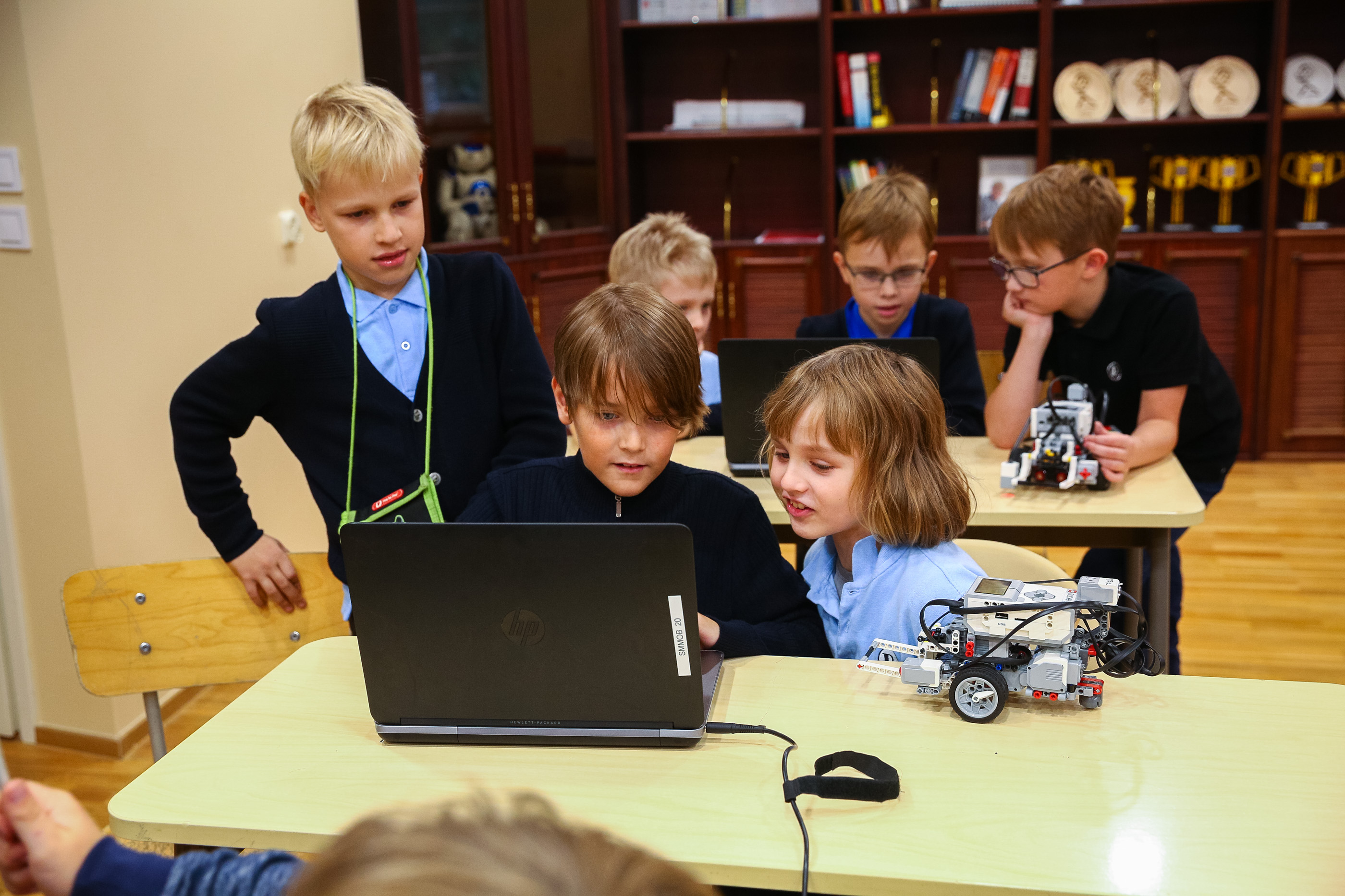 Schüler müssen lernen, Informationen kritisch zu hinterfragen und diese sinnvoll in Projekten zu nutzen, um im digitalen Zeitalter erfolgreich zu sein