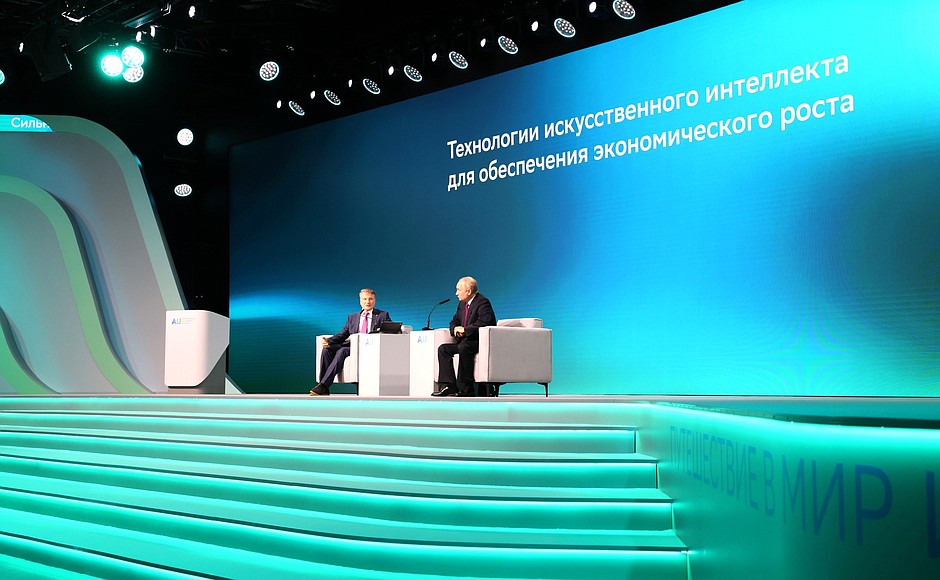 AI enables speakers to adapt their presentations in real-time by analyzing audience engagement and interests, making speeches more interactive and personalized