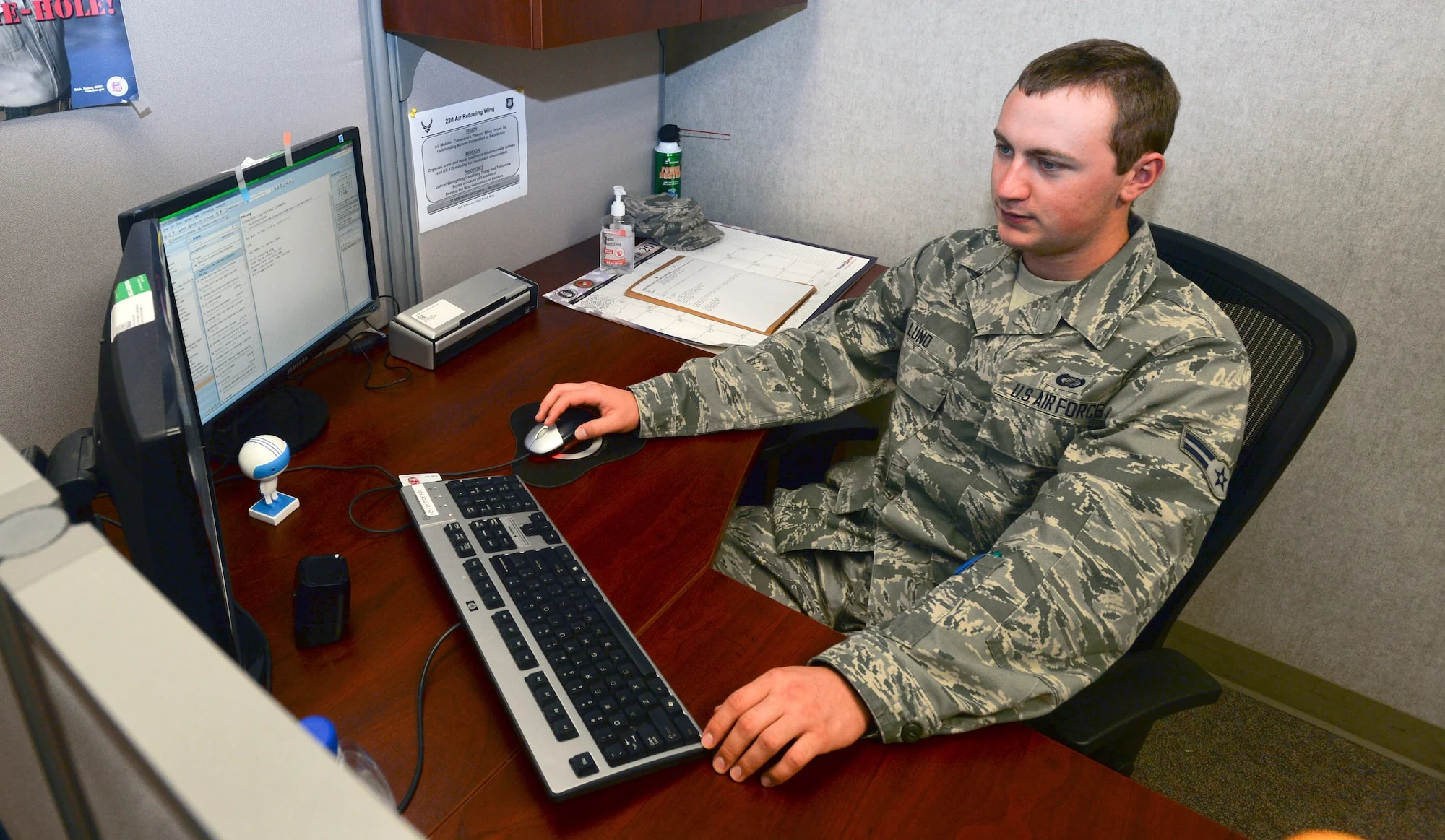 Este contrato es vital para la inserción laboral de los jóvenes, ofreciendo formación y experiencia, mientras proporciona a las empresas talento adaptado a sus necesidades