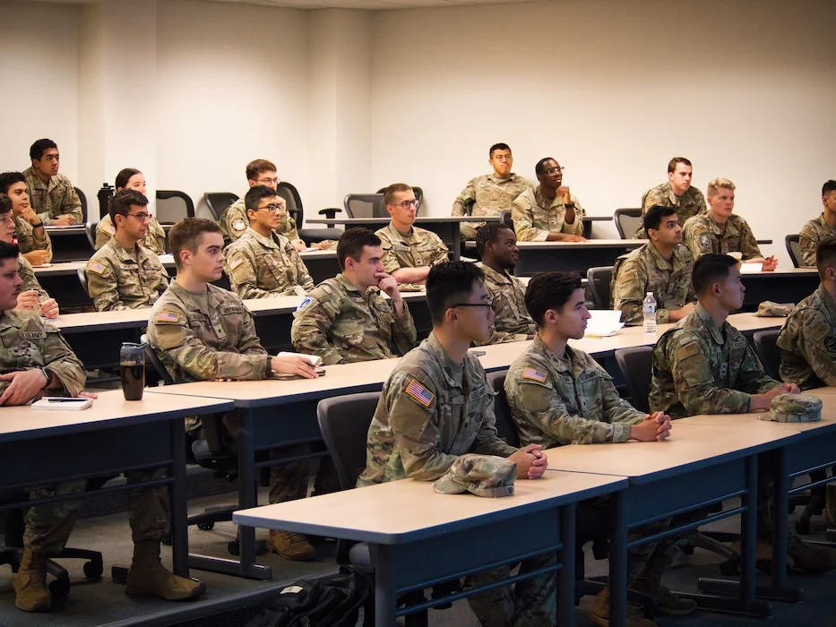 Evaluar el impacto del coaching académico implica establecer objetivos medibles y realizar un seguimiento periódico para ajustar estrategias