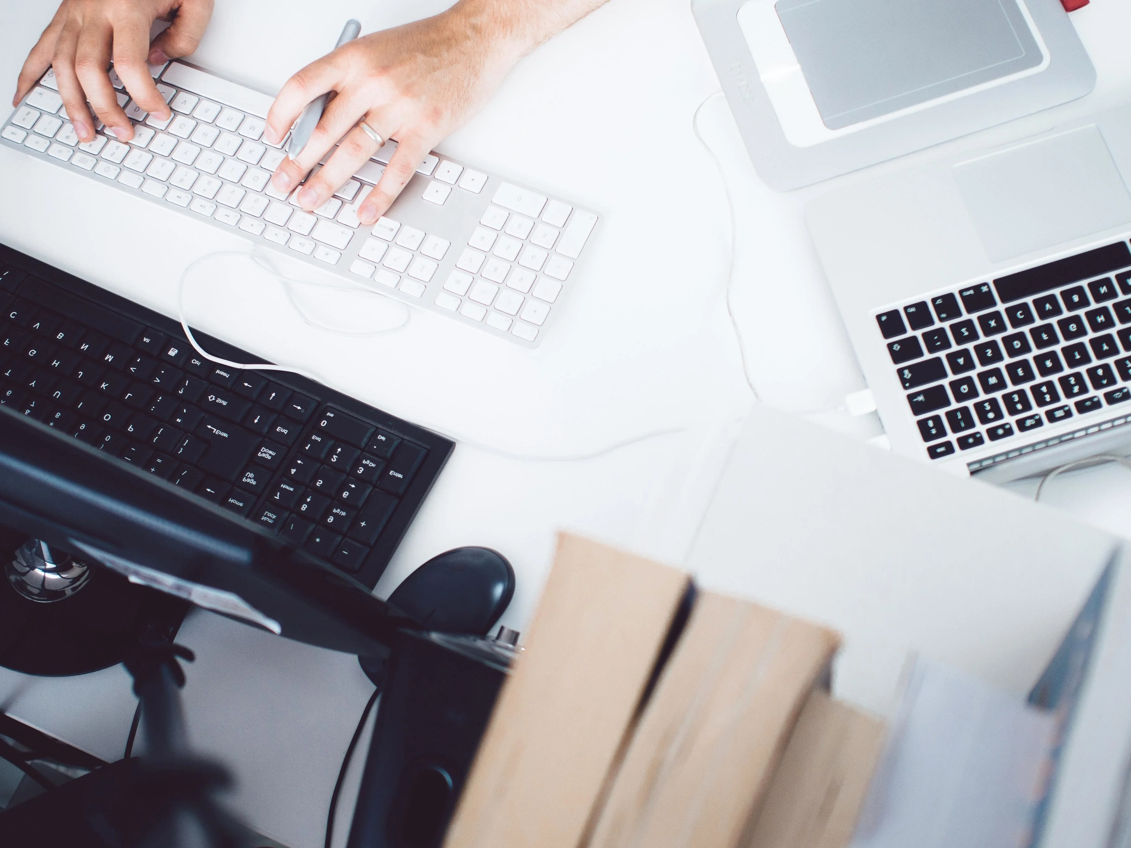 Las habilidades tecnológicas avanzadas son cruciales para liderar y optimizar procesos en entornos laborales transformados digitalmente