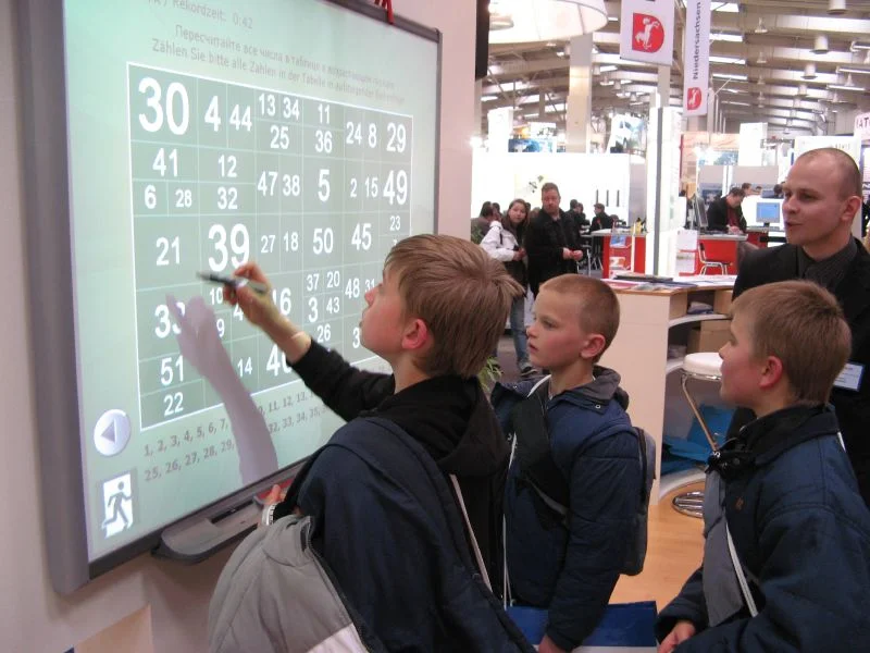 Interactive learning focuses on active student participation, critical thinking, and collaboration, enhanced by technology
