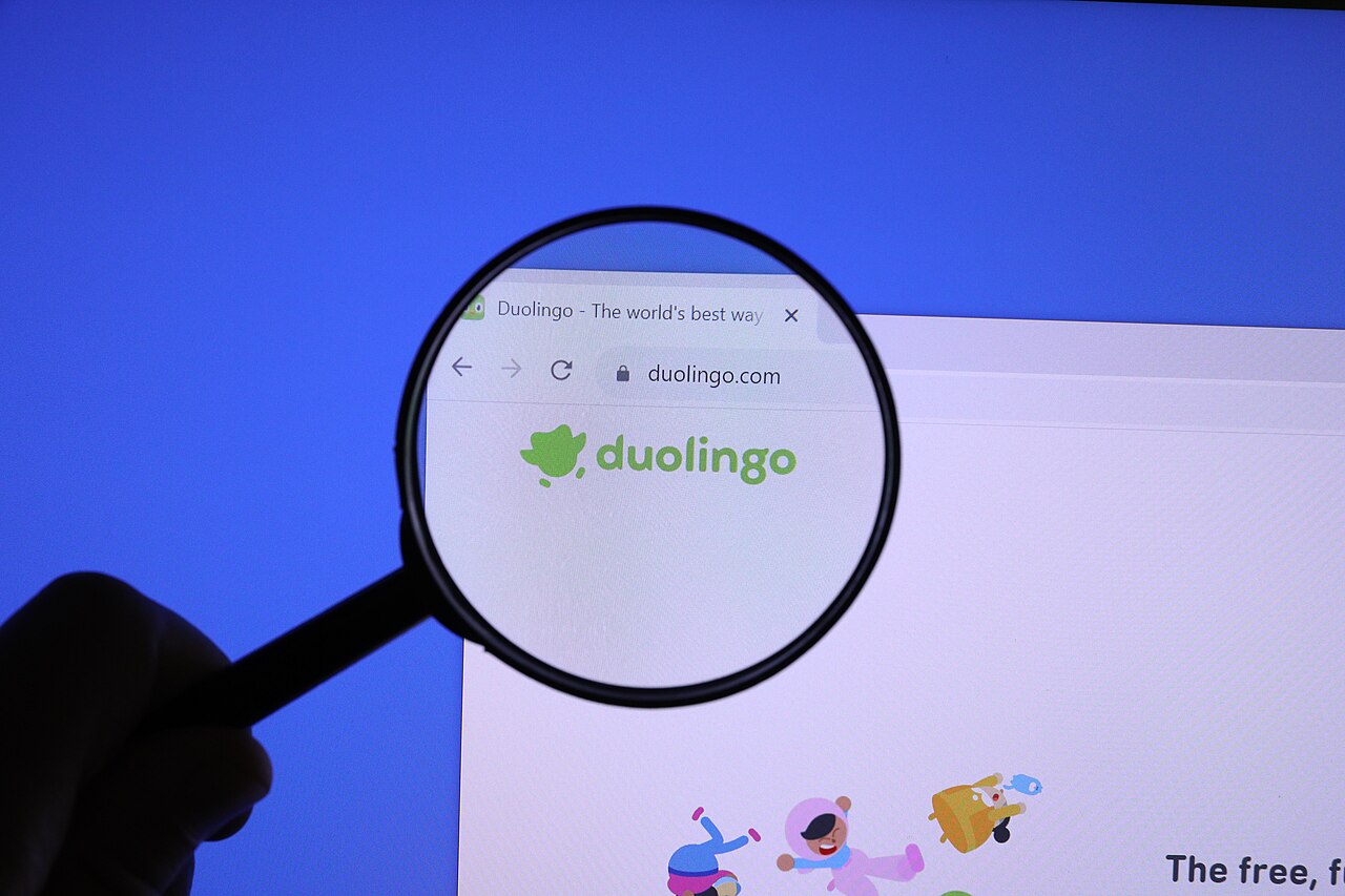 Nearpod, Duolingo, y Kahoot! son ejemplos de cómo la gamificación aumenta la motivación y mejora el rendimiento académico en plataformas de aprendizaje en línea