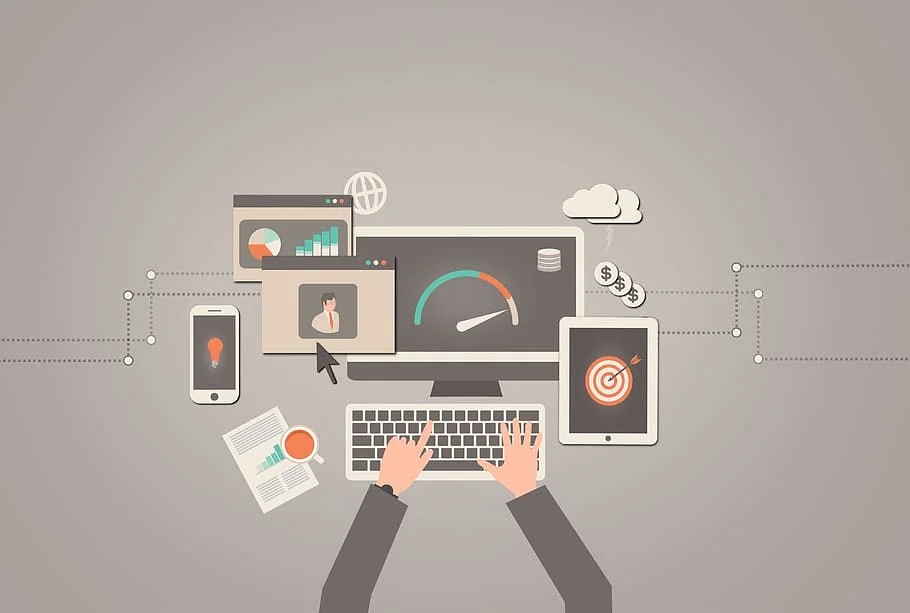 El CRM centraliza la información de clientes, mejorando la personalización y la colaboración interdepartamental para optimizar las relaciones comerciales