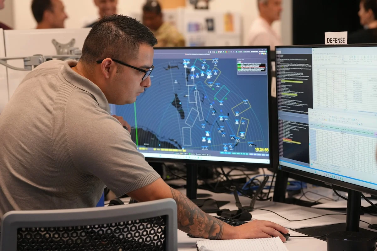 KI revolutioniert die HR-Prozesse, indem sie Routineaufgaben automatisiert und prädiktive Analytik für strategische Entscheidungen nutzt