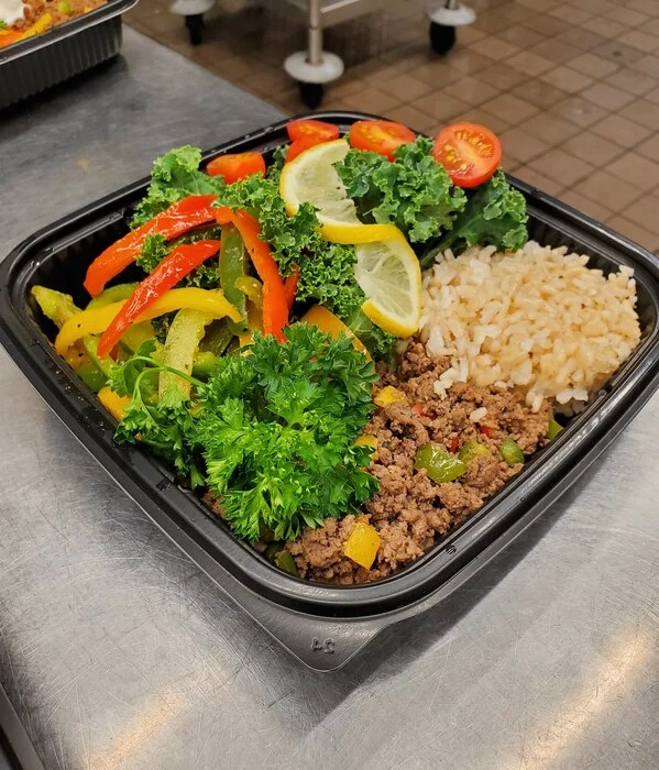 Regular dinner schedules and light meals before bed can enhance sleep by aligning with your circadian rhythm