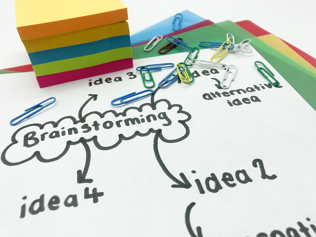 Brainstorming-Sitzungen, die aktive Kommunikation und individuelle Stärken kombinieren, fördern innovative Problemlösungen in Teams